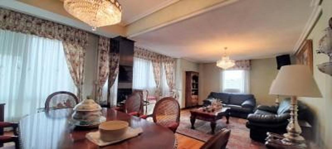 Piso en venta en Burgos, Avda. Reyes Católicos photo 0