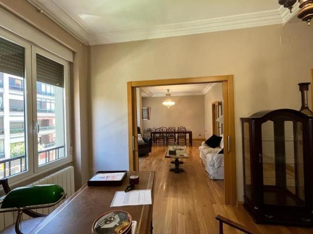 Piso en venta en León, Centro photo 0