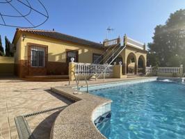 Chalet en venta en Alcalá de Guadaira, Calle Enamorada, 19, 41500 photo 0