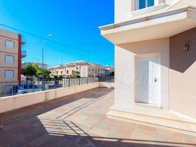 Adosada en venta en Santa Pola photo 0