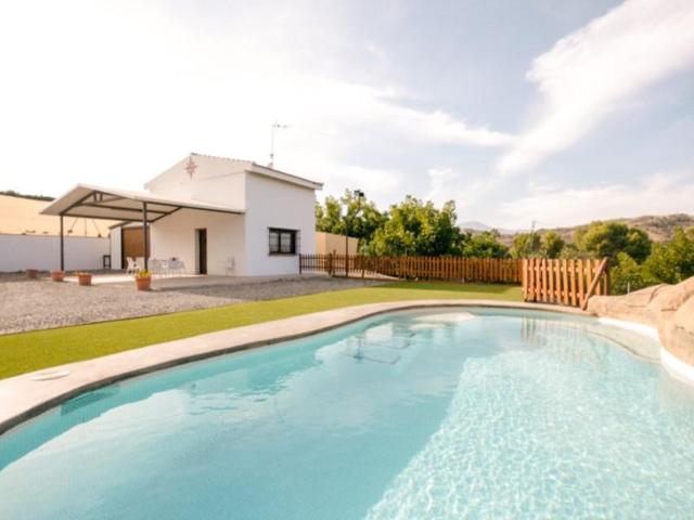 Chalet en venta en Coín photo 0