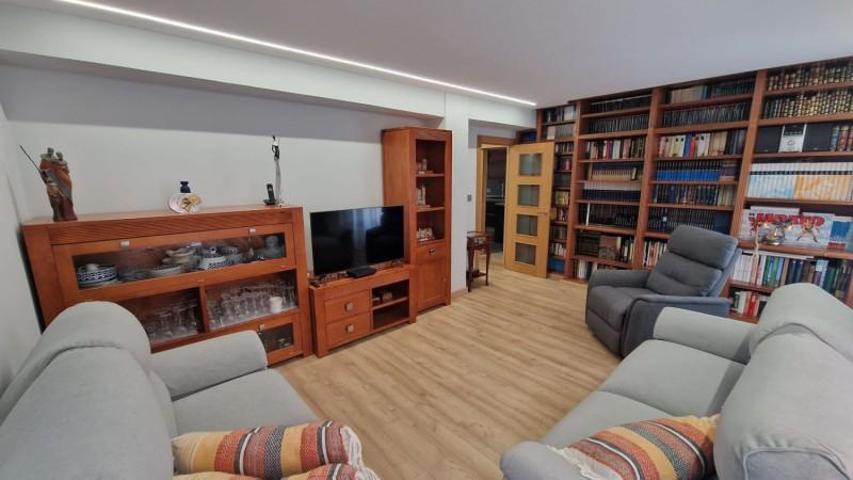 Piso en venta en León, Centro photo 0