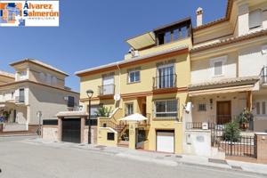 Adosada en venta en Ogíjares, CENTRO OGÍJARES photo 0