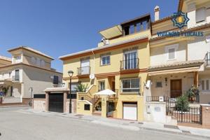 Adosada en venta en Ogíjares, CENTRO OGÍJARES photo 0