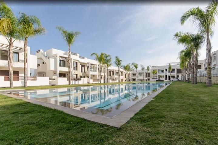 Piso en venta en Torrevieja, Baix Segura photo 0