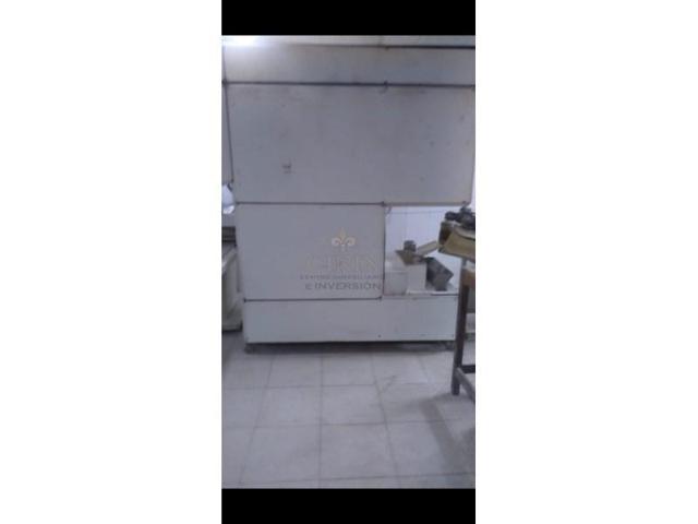 Local comercial en venta en Tui photo 0