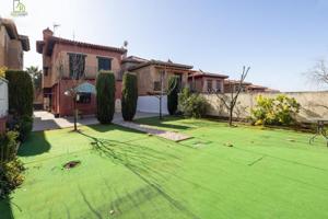 Chalet en venta en Jun, Urbanización nuevo jun photo 0