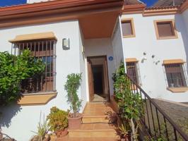 Adosada en venta en Alcalá del Río, Andalucia photo 0