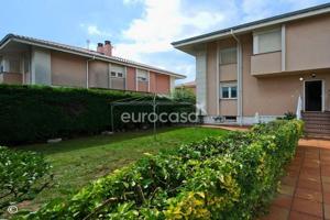 Adosada en venta en Camargo, Muriedas photo 0