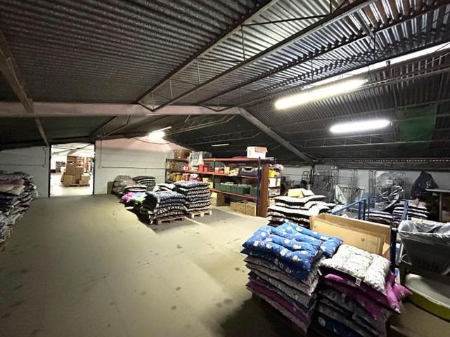 Nave industrial en venta en Sevilla, El Carmen photo 0