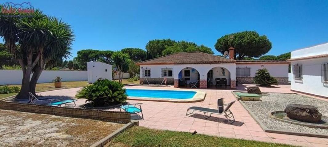 Casa en venta en Chiclana de la Frontera, Pinar de los franceses photo 0