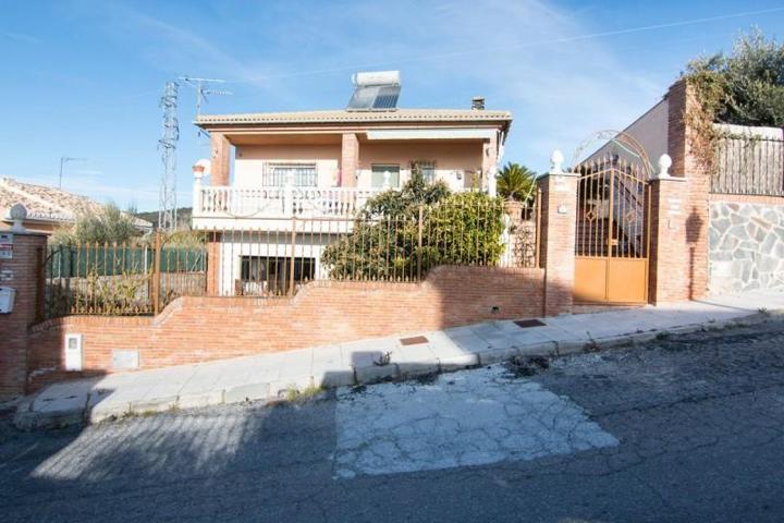 Casa con terreno en venta en Huétor de Santillán, Huétor Santillán photo 0