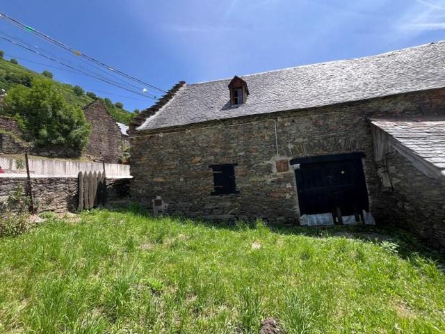 Casa con terreno en venta en Bausén photo 0