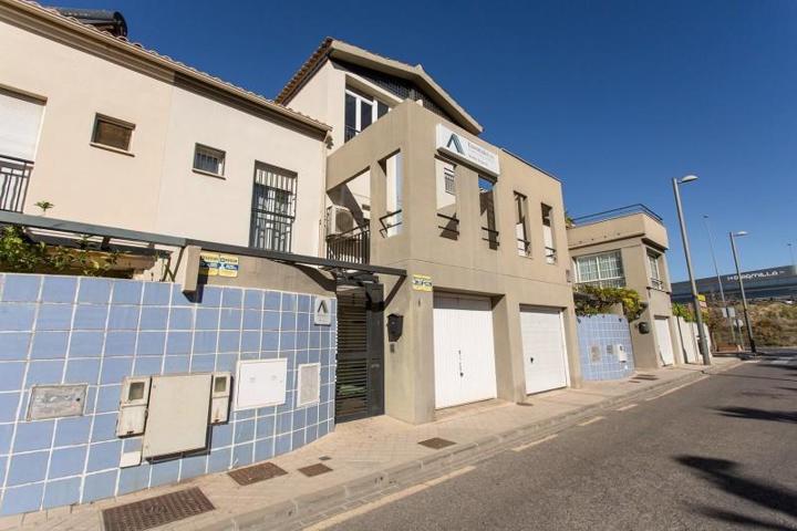 Adosada en venta en Armilla, Nevada photo 0