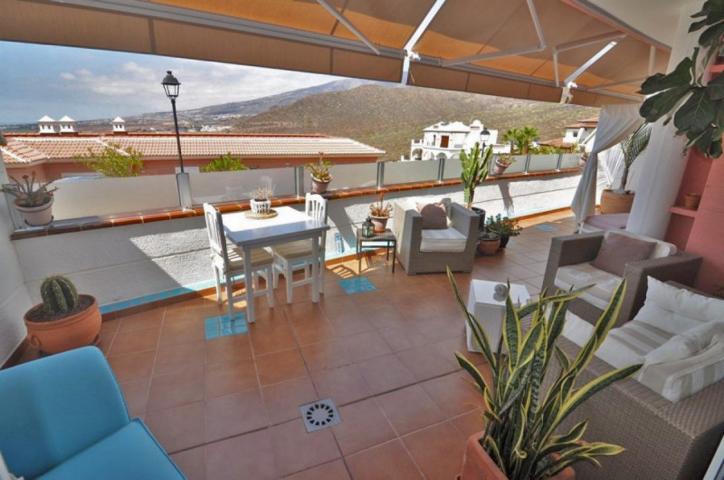 Adosada en venta en Adeje, Torviscas Alto photo 0