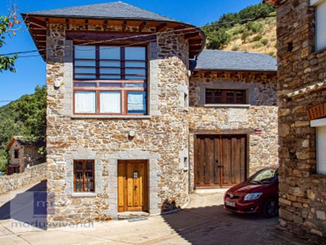 Casa con terreno en venta en Riello photo 0