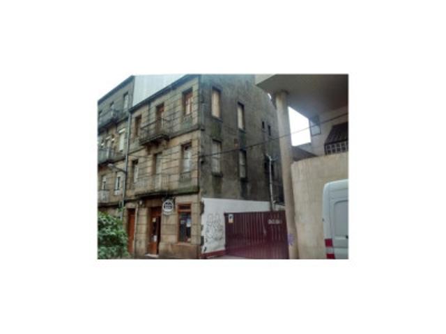 Edificio en venta en Vigo photo 0