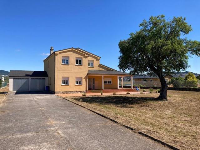 Chalet en venta en Ponferrada, Alta photo 0