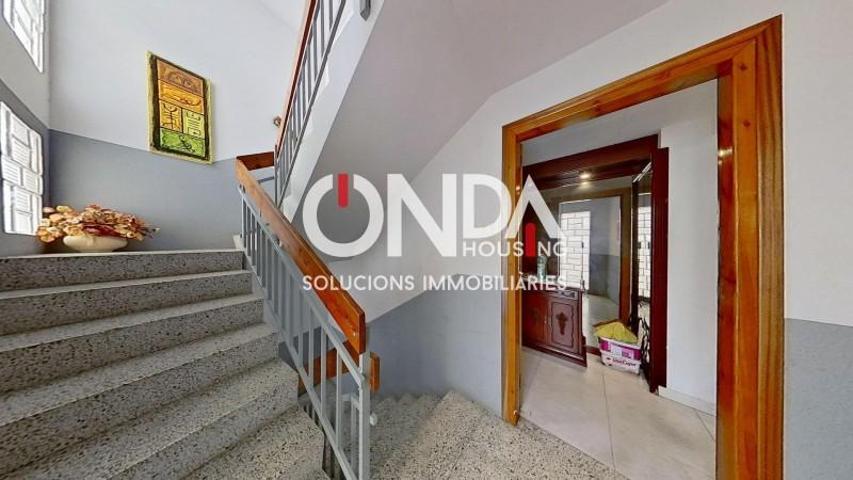 Edificio en venta en Tremp, Tremp photo 0