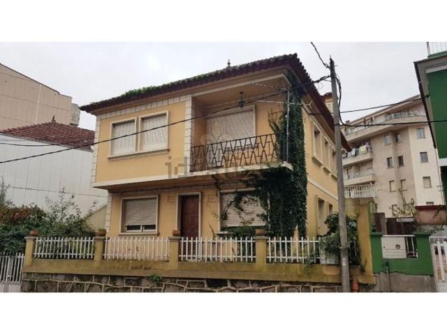 Casa en venta en Cangas photo 0