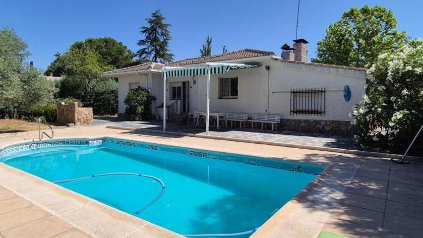 Chalet en venta en Nuevo Baztán, Las villas photo 0