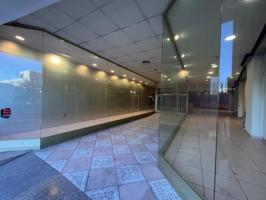 Local comercial en venta en Manresa photo 0