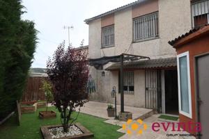 Bungalow en venta en Vallirana, Las bassiolas photo 0
