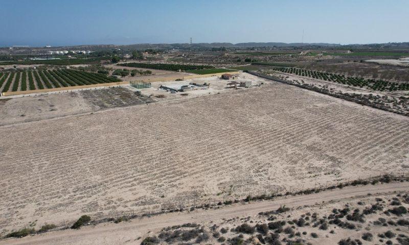 Terreno en venta en Alicante photo 0