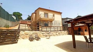 Chalet en venta en Vidreres, Vidreres photo 0