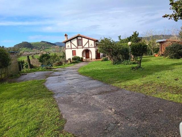 Chalet en venta en Bárcena de Cicero, GAMA photo 0