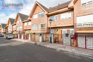 Adosada en venta en Camargo, Maliaño photo 0