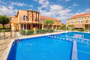 Bungalow en venta en San Bartolomé de Tirajana, Playa del Inglés photo 0