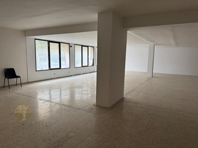 Local comercial en venta en Barcelona photo 0