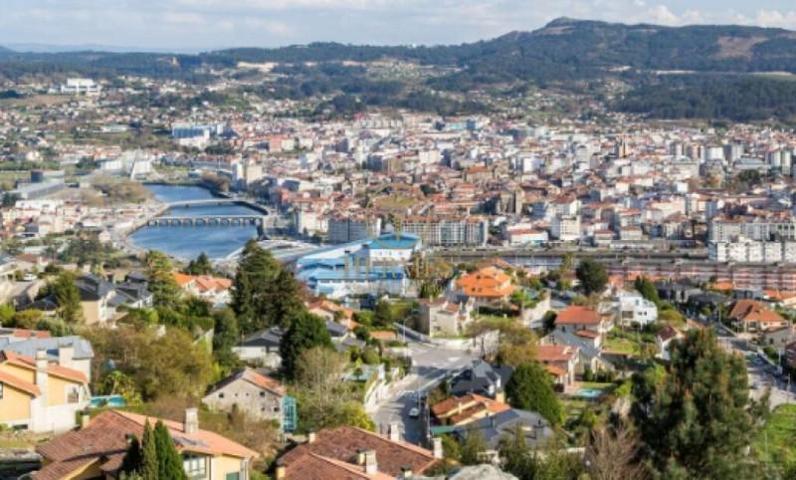 Piso en venta en Poio photo 0