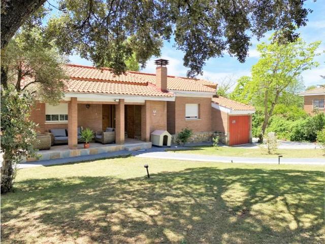 Chalet en venta en Nuevo Baztán photo 0