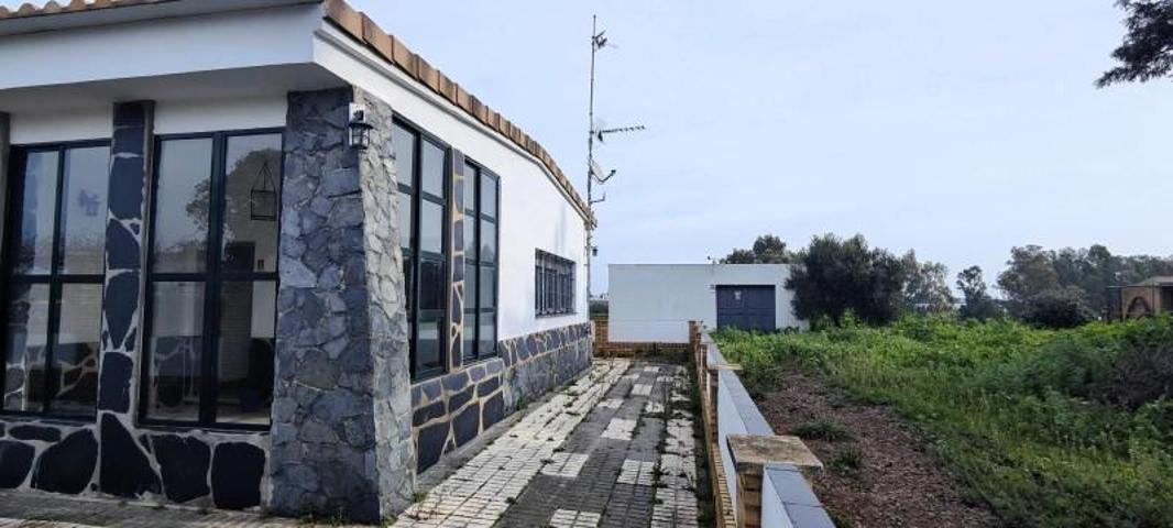 Chalet en venta en Gibraleón, La Calvilla photo 0