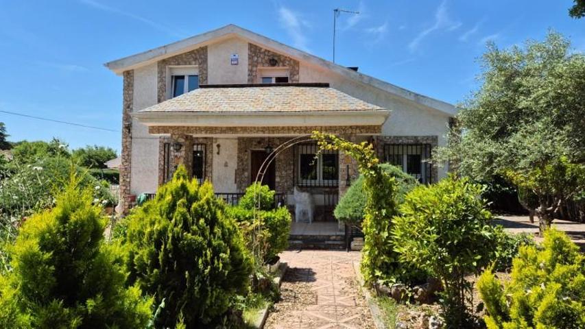 Chalet en venta en Nuevo Baztán, Eurovillas photo 0