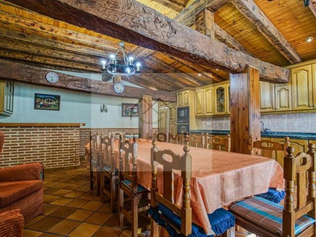 Chalet en venta en Valverde del Majano photo 0