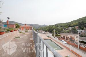 Chalet en venta en Sant Feliu de Codines, Urb. r. del bosc photo 0