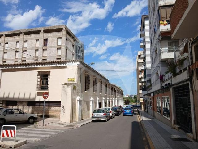 Local comercial en venta en Badajoz photo 0