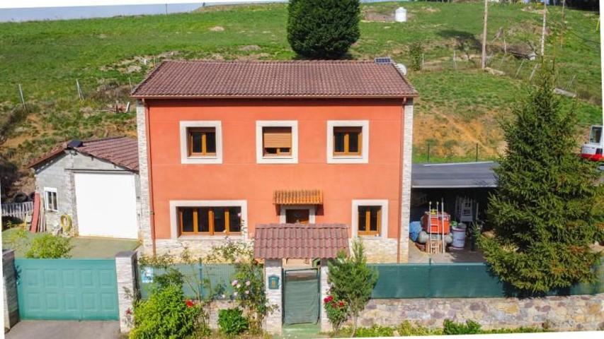 Casa en venta en Oviedo, La Manjoya-Parroquias Sur photo 0
