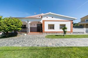 Casa en venta en Olesa de Montserrat, Ribes blaves photo 0