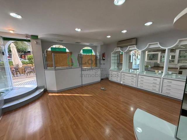 Local comercial en venta en Badajoz photo 0