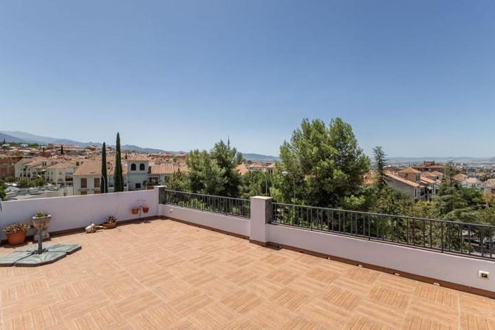 Casa en venta en Granada, Bola de oro photo 0