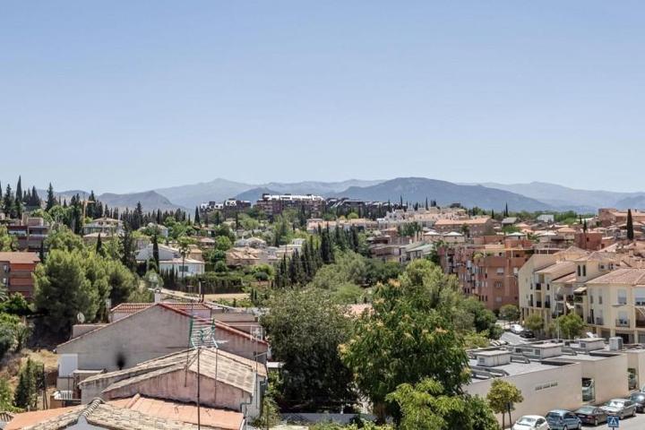 Casa en venta en Granada, Bola de oro photo 0