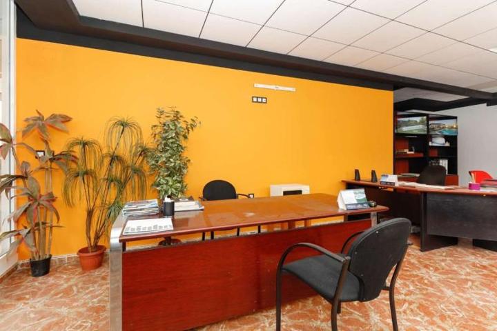 Local comercial en venta en Torrevieja, Centro photo 0