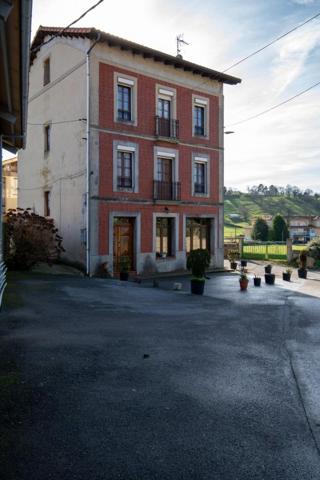 Casa en venta en Sariego, Vega photo 0