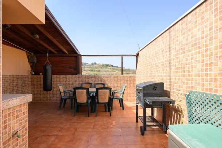 Adosada en venta en Las Palmas de Gran Canaria, Almatriche photo 0