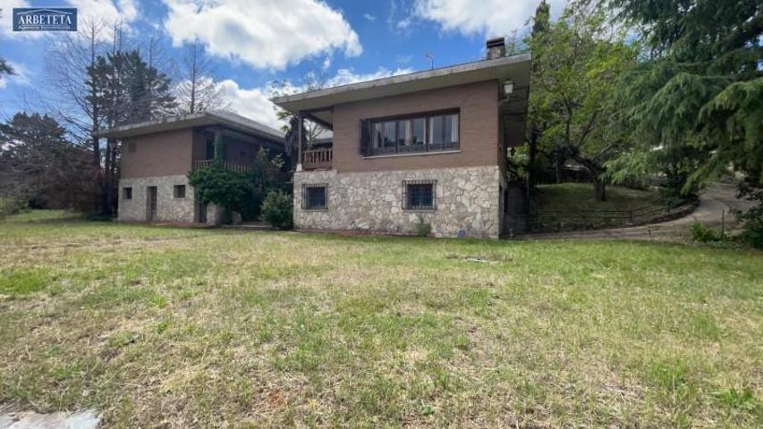 Chalet en venta en Chiloeches, El clavin photo 0