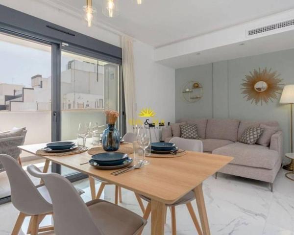 Apartamento en venta en Torrevieja, Puerto de Torrevieja photo 0